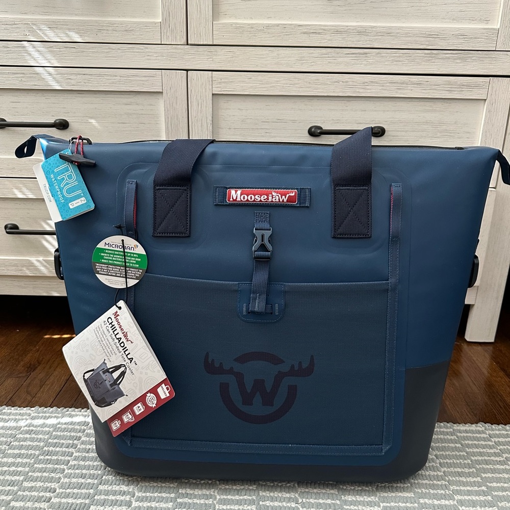 Moosejaw - 42 Can Chilladilla Soft-Sided Cooler Tote, Blue
